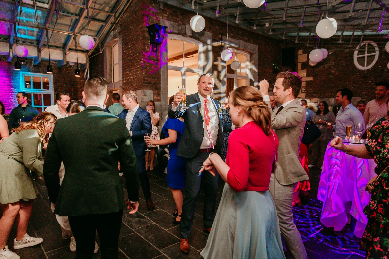 Bruiloft feest in een ruimte van Thiessen