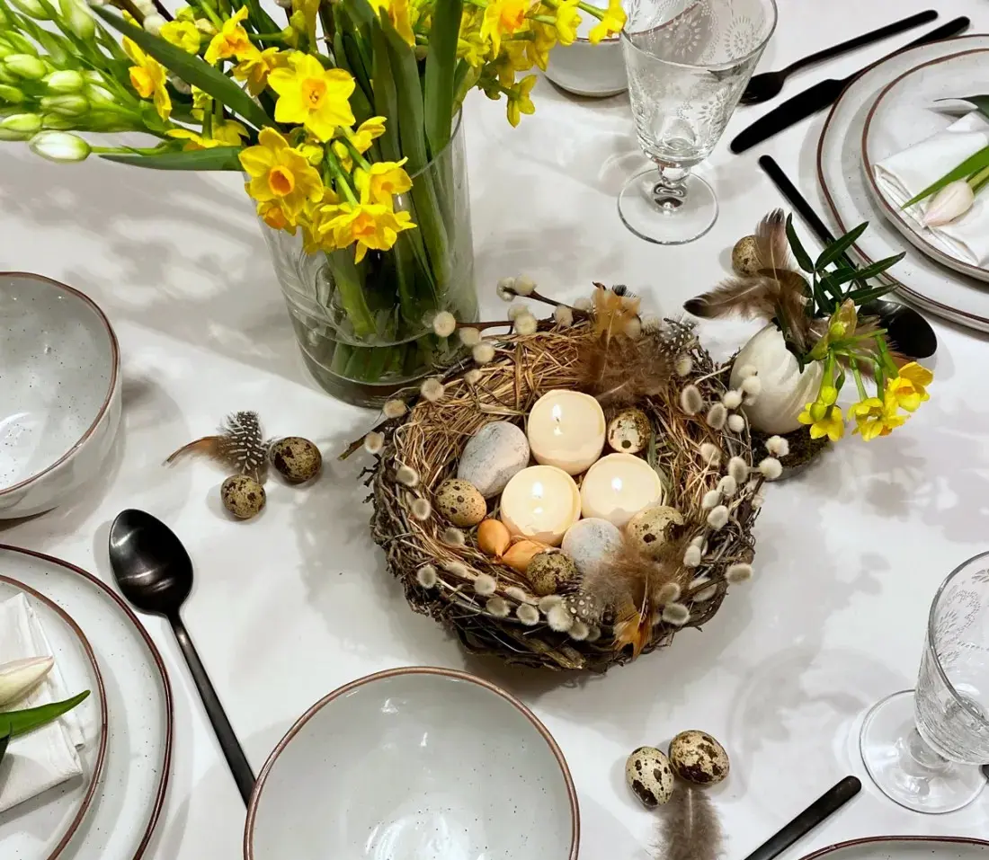 Een prachtige tafel met paasbrunch bij Thiessen